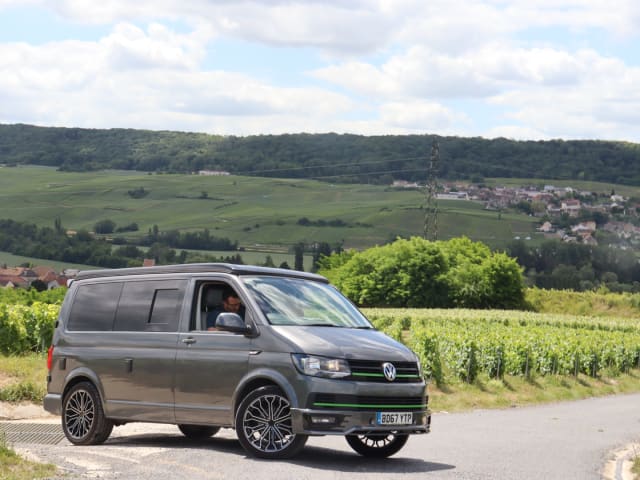 Nelly – 2017 VW T6 Camper mit 4 Schlafplätzen