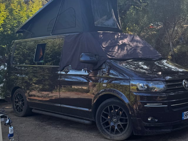 Aubergine Dream Machine – Newly Converted T5 Campervan 4 berth