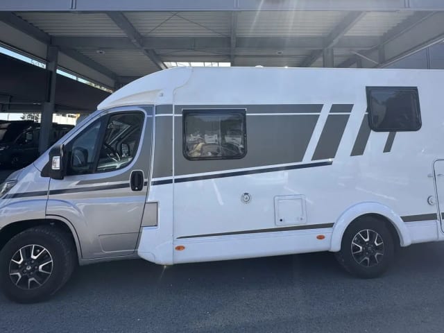 Vannie – From 2022!! - Very neat 2 to 3 person camper - Carado V337  