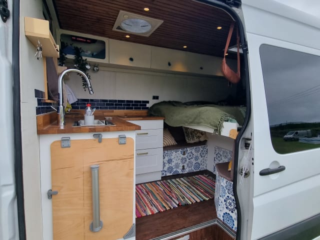 MerseyNomad – 2 Berth Custom-Built Mercedes-Benz Campervan