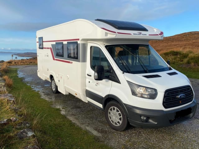 Daisy  – Luxuriöses Wohnmobil mit 4 Schlafplätzen, Kingsize-Bett, Doppeletagenbett