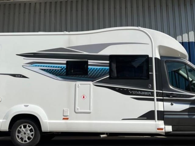 Jim – Swift Voyager 485 Luxuary 6 Berth motorhome with fixed beds to the rear