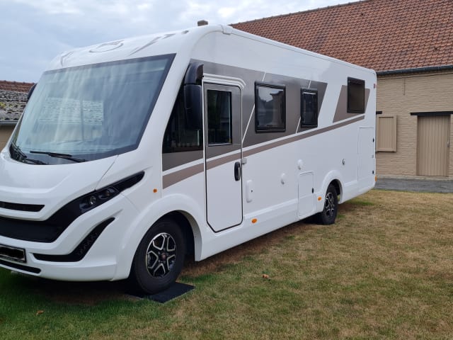 New Integral Camper / Automatic / 160 HP