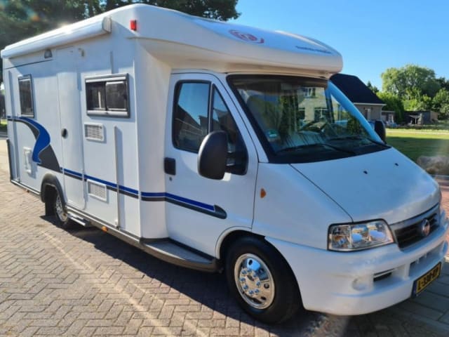 Nice camper with less than 30,000 kilometers on the odometer!