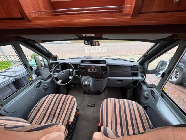 Sjorsie – 2 Pers Sunlight Capron T58 half integral from 2009