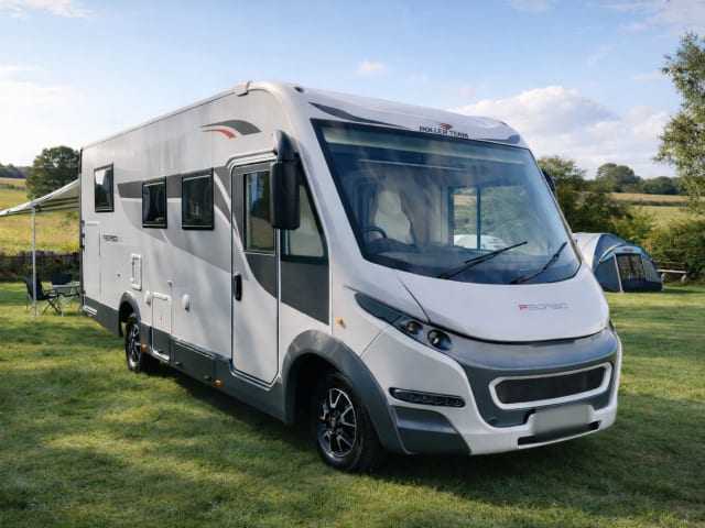 Pegaso  – Splendido camper di classe A - 4 posti letto - 5 cinture di sicurezza, Pegaso 740 