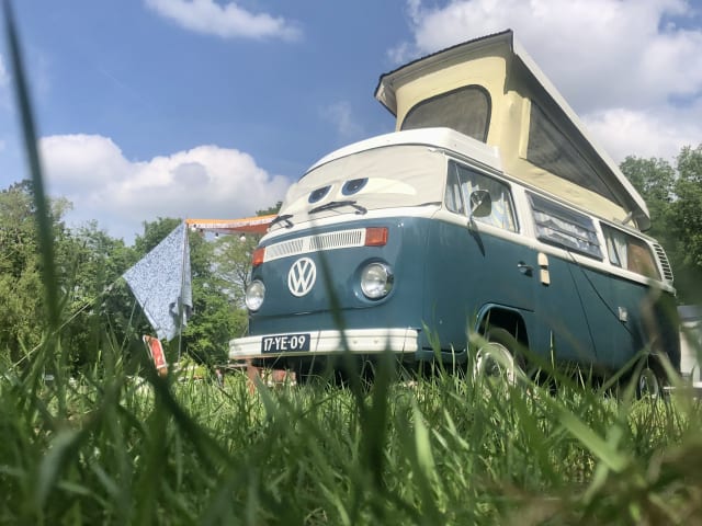 Corrie – 4p Volkswagen campervan uit 1975