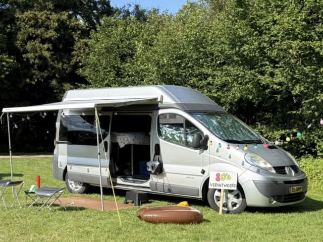 Luxe “tent op wielen” – 2p Renault bus uit 2009 (bed 2.10 m!)