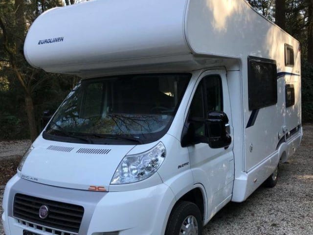 Joint Euroliner – Beau camping-car alcôve 4/6p (convient aux personnes de grande taille)