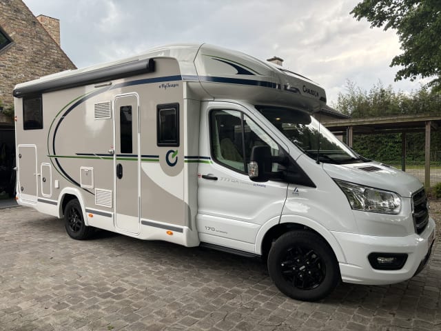 Rientje – 4p Chausson  777 titanium Premium Full  Option Semi-Integraal