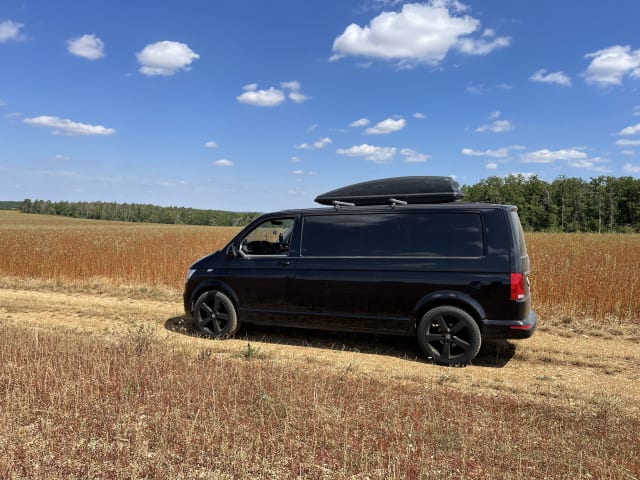 The Black Pearl – 2p Volkswagen bus uit 2020