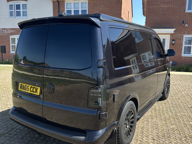 Camper – 4 berth Volkswagen transporter camper van with poptop 