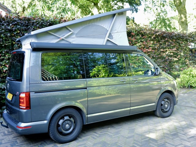 ~2 – 4p Volkswagen 4wd Adventure Campervan