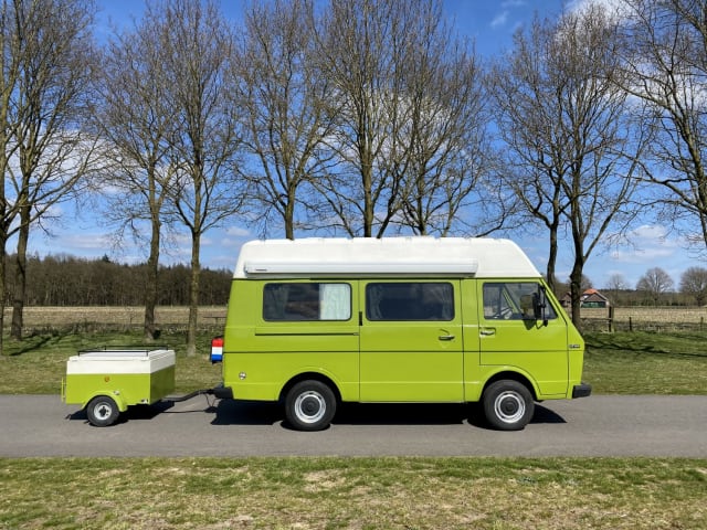 Manfred – VW LT28 - Atmospheric 2p camper bus from 1976