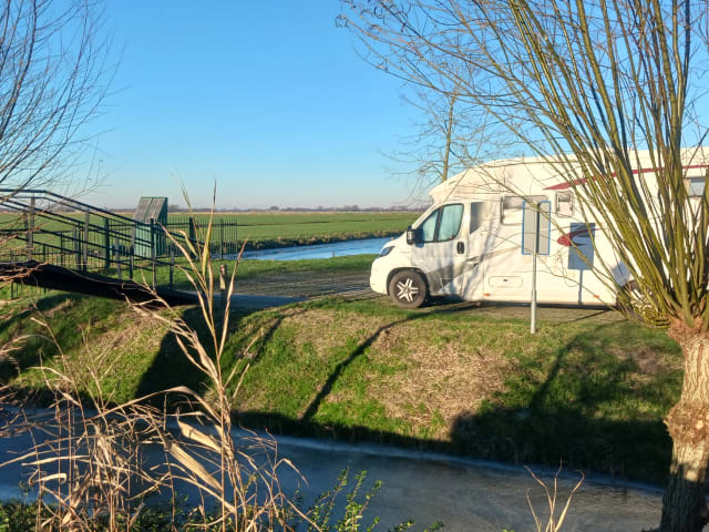 Sehr komfortabler 3-Personen-Camper Eura Mobil