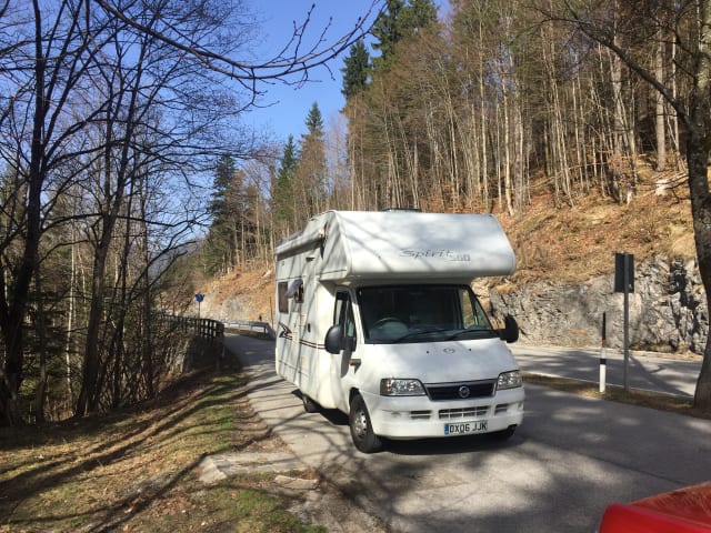 Buddy – "Buddy" est notre camping-car de qualité allemande, prêt à partir en vacances amusantes.