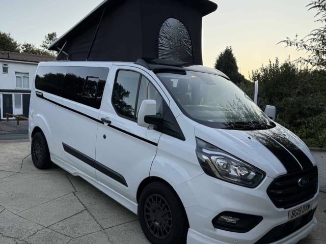 Val’s Northern Voyager – Camping-car Ford 4 places à partir de 2019