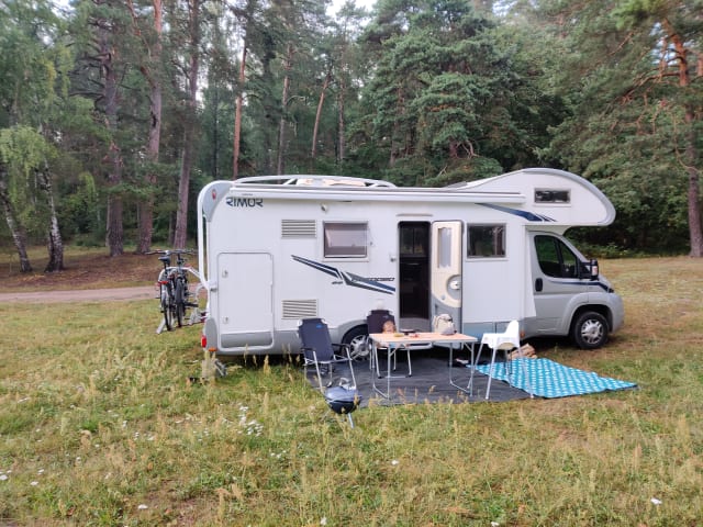 Huisje op wielen – Mooie, leuke en handige gezinsmobilhome met 5 plaatsen