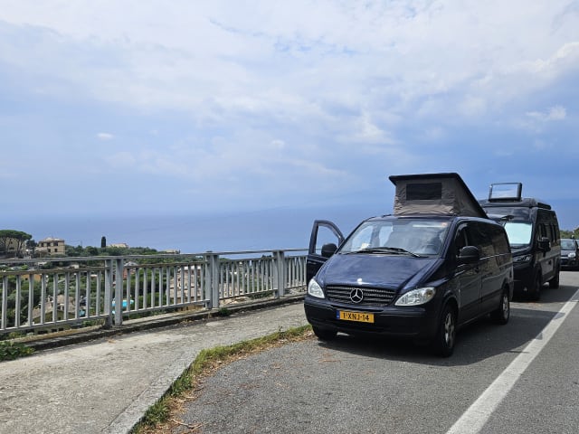 (T)rusty Blue – 2p Mercedes-Benz campervan from 2003