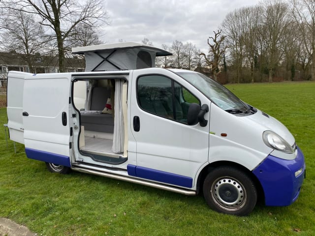 BuZz Lightyear – Opel vivaro 1.9 sdi compact camper