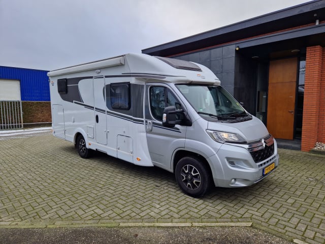 Carado T448 - Ruime en luxe 4 persoons camper