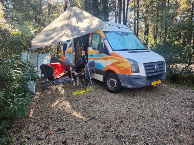 2/3p Volkswagen bus from 2009 with solar panels