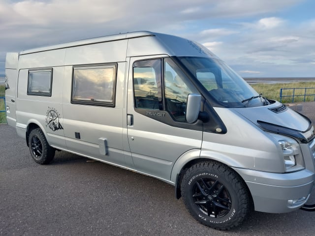 Lorna Shore – 4-persoons Ford campervan uit 2014