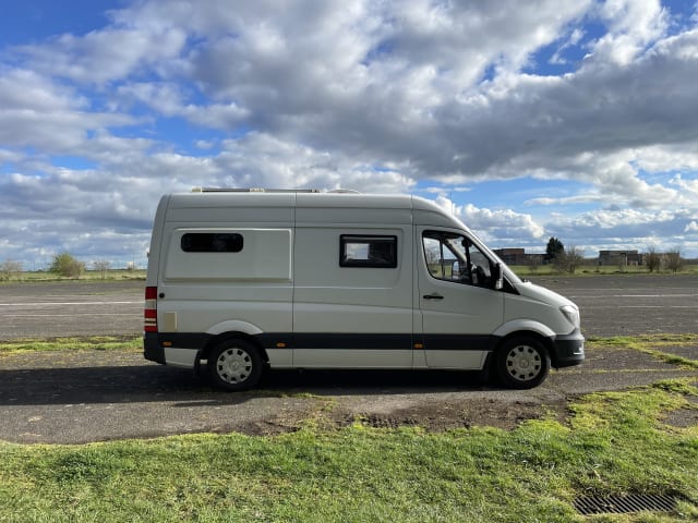 Sally – 2+1 persoons Sprinter camper