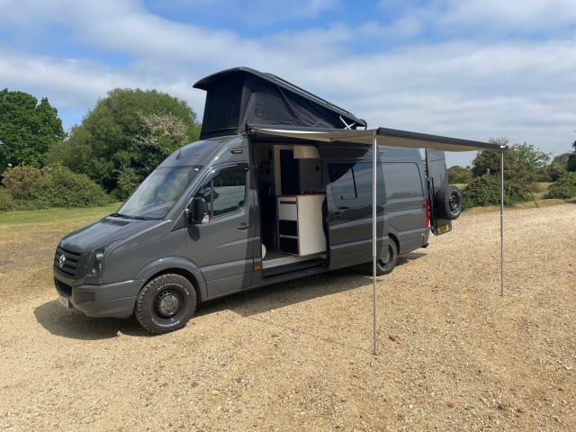 Finley – 'Finley' Luxueux VW Crafter Expedition Campervan Toit