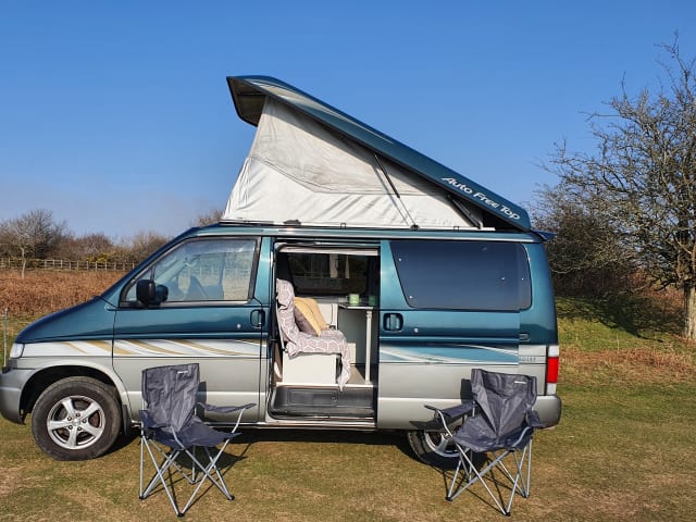 Betty Bee – Onze geweldige Mazda Bongo, perfect om Devon en Cornwall te verkennen