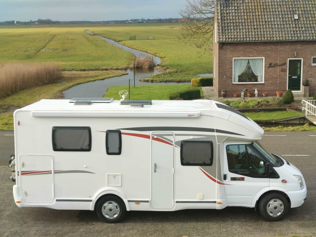 Challenger Birthday 60 – Luxuriöser Camper für 5 Personen mit 5 Gurten | Vollständiges Inventar