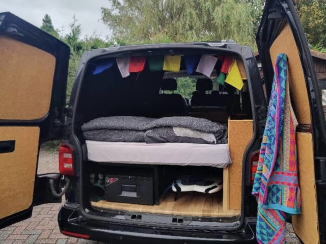 2p Volkswagen bus uit 2015