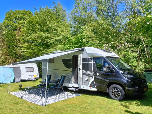 Sunlight T68 – Half integraal camper - automatische versnelling - kingsize bed of 2 enkele