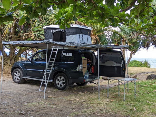 Le flamboyant  – Mitsubishi Pajero 4 --  Île de la Réunion