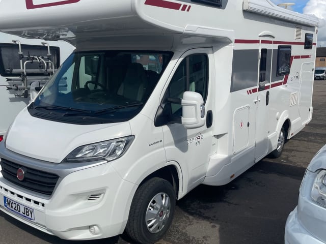 Zefiro Lux – Roller Team 6 berth family motorhome