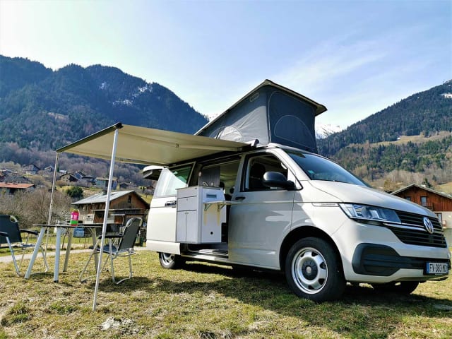 VW California Beach - Il furgone ideale completamente attrezzato per 5 persone