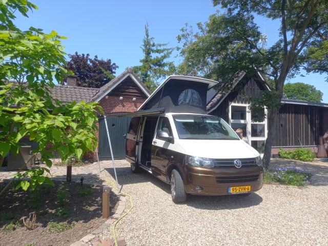 Rinus – 4p Volkswagen t5 150 hp automatic bus camper