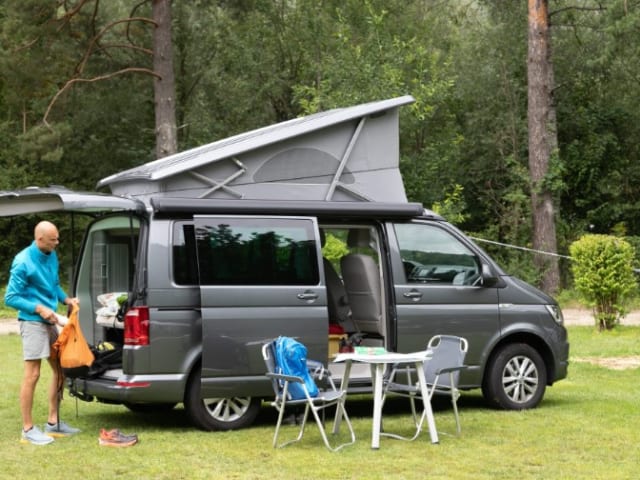 Zwitsers zakmes – 5p Volkswagen campervan uit 2023 (automaat)