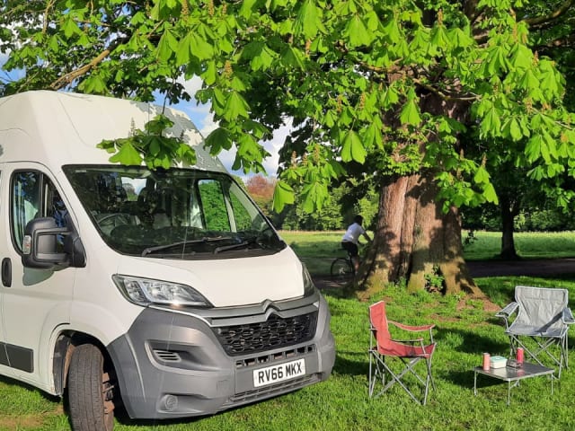 The Camper Salon – Citroën-Wohnmobil mit 3 Schlafplätzen (ULEZ-KONFORM)