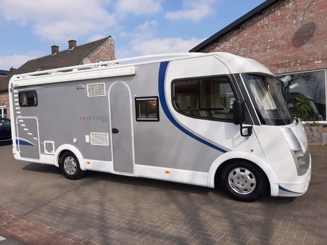 Mo – Fiat4p Dethleffs integrated from 2009 very luxurious and neat. Spacious motorhome.