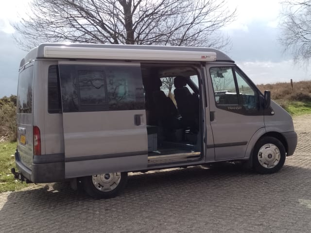 Bus Bertha  – Compacte Ford camperbus uit 2012