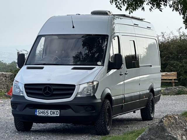 Fully off-grid Mercedes Sprinter conversion with offroad tyres