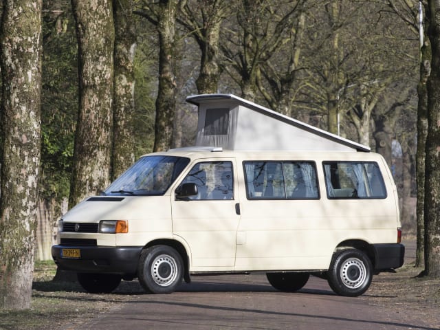 Desert - Cozy and robust VW T4 multivan with lifting roof