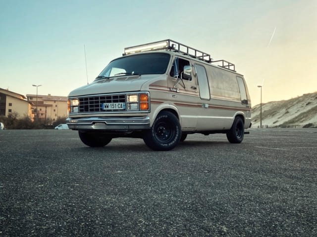 OBAMA – 2-seater American van