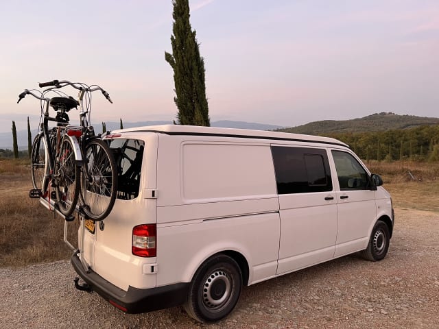 2p Volkswagen campervan uit 2014