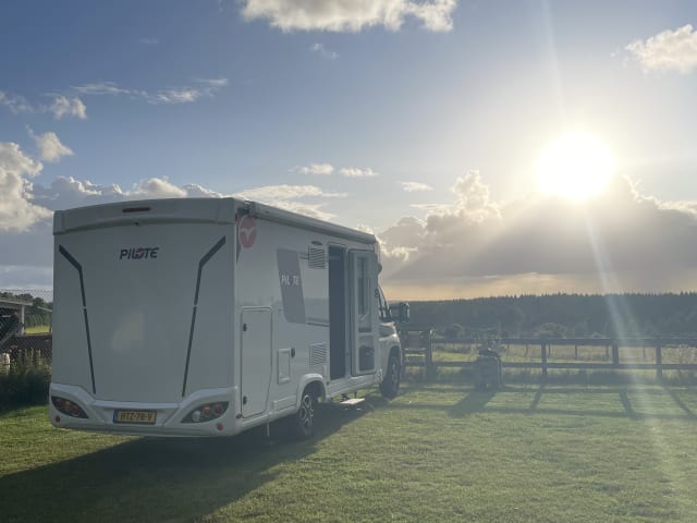 Superdelux campertje – 2p Pilote P690D EXPRESSION semi-integrated from 2025