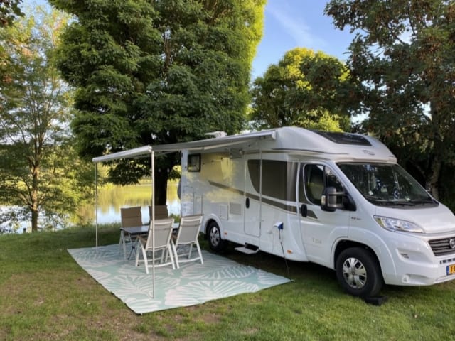 4P Luxus Carado Camper komplett ausgestattet