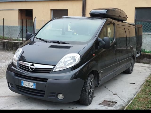 Alessandro Peverelli – Opel Vivaro Van camperizato von mir für Feiertage und Wochenenden nur in Italien