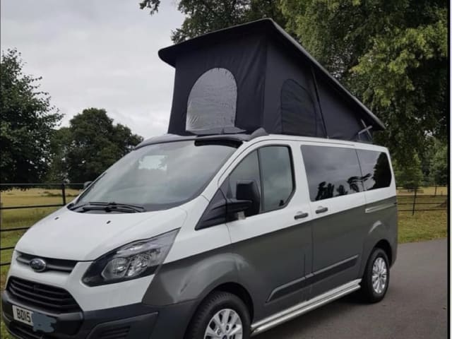 Tommy – Ford Campervan mit 4 Schlafplätzen, Baujahr 2015