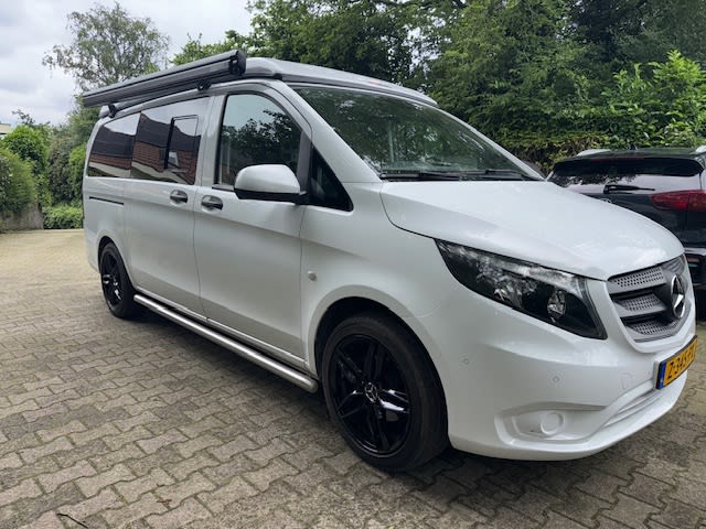 4p Mercedes-Benz Vito campervan  met nieuwe inbouw